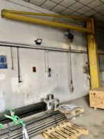 Gru a colonna con paranco motorizzato – Ironsystem Tractel